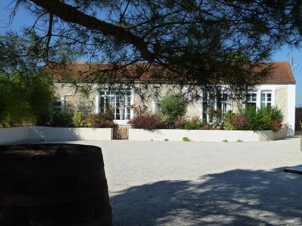 Le Comptoir Des Ecoliers Acomodação com café da manhã Gémozac Quarto foto
