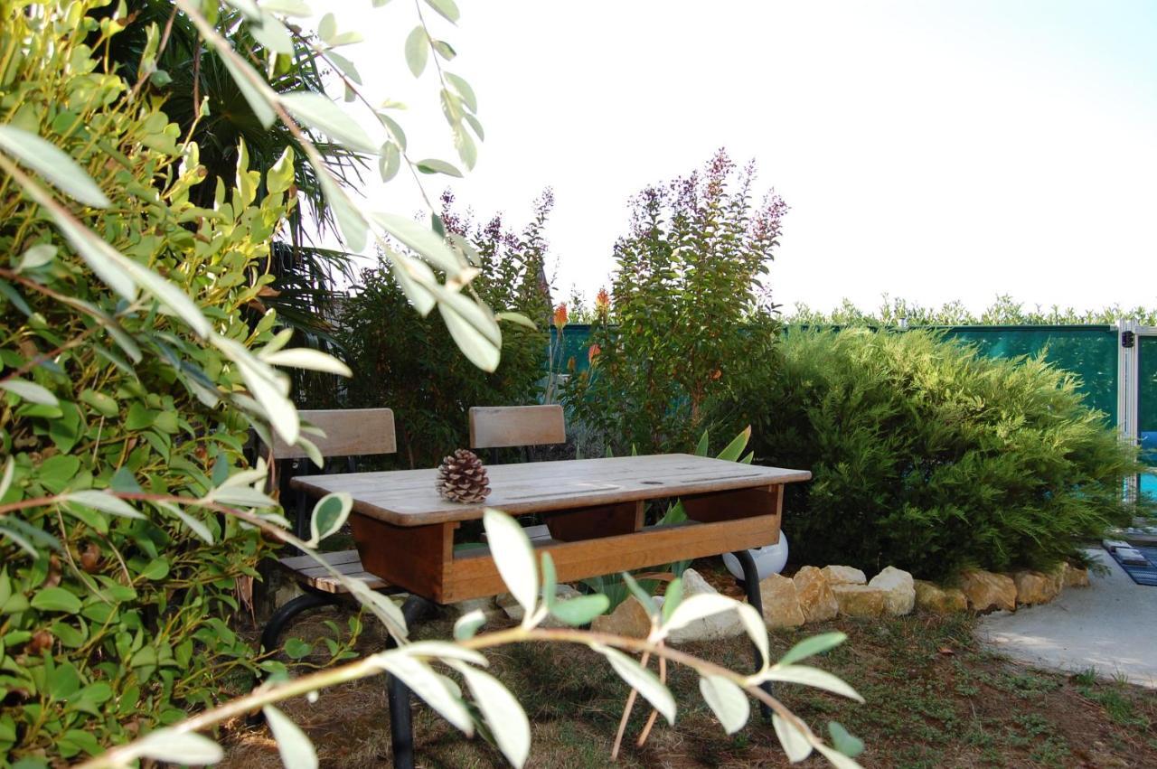 Le Comptoir Des Ecoliers Acomodação com café da manhã Gémozac Exterior foto